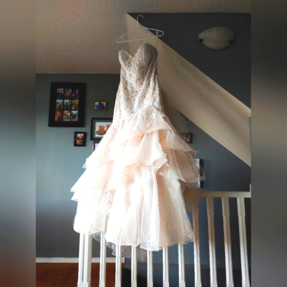 WEDDING DRESS